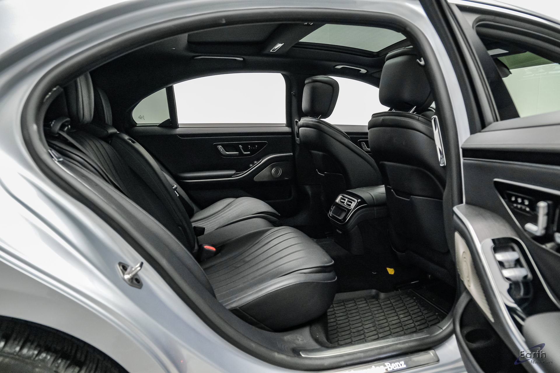 Used 2022 Mercedes-Benz S 580 4MATIC Sedan w/ AMG Line Package image 85