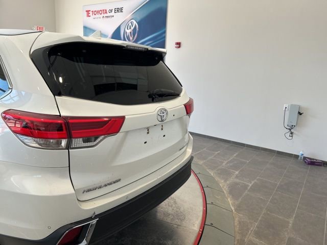 Used 2017 Toyota Highlander Limited image 5