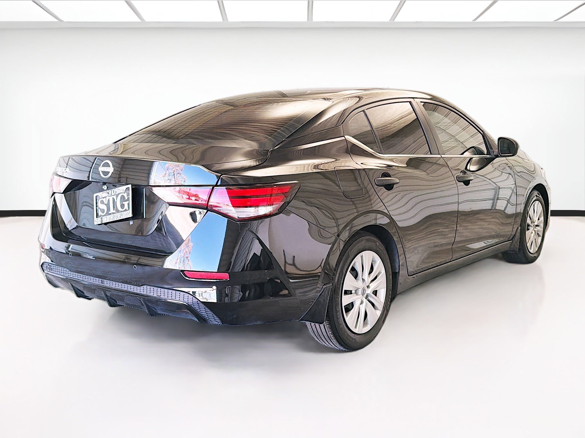 Used 2025 Nissan Sentra S image 4