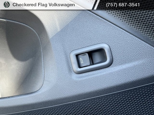 New 2025 Volkswagen Tiguan SE image 27