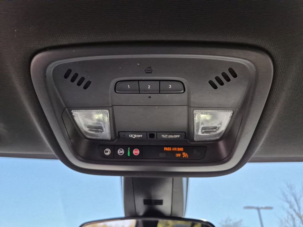 Used 2023 Chevrolet Traverse LT image 41