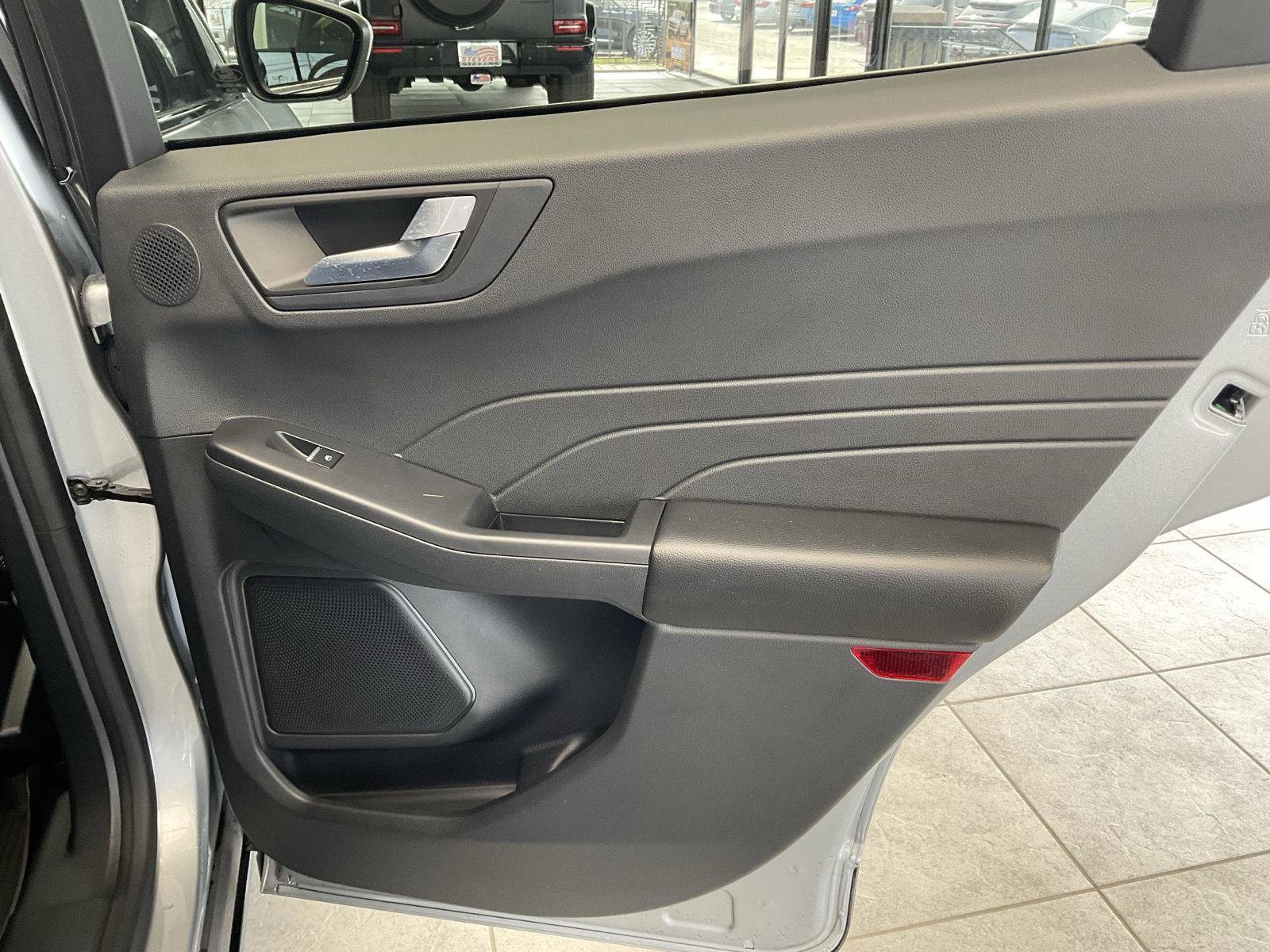 Used 2023 Ford Escape Platinum w/ Premium Technology Package AWD/4WD image 15