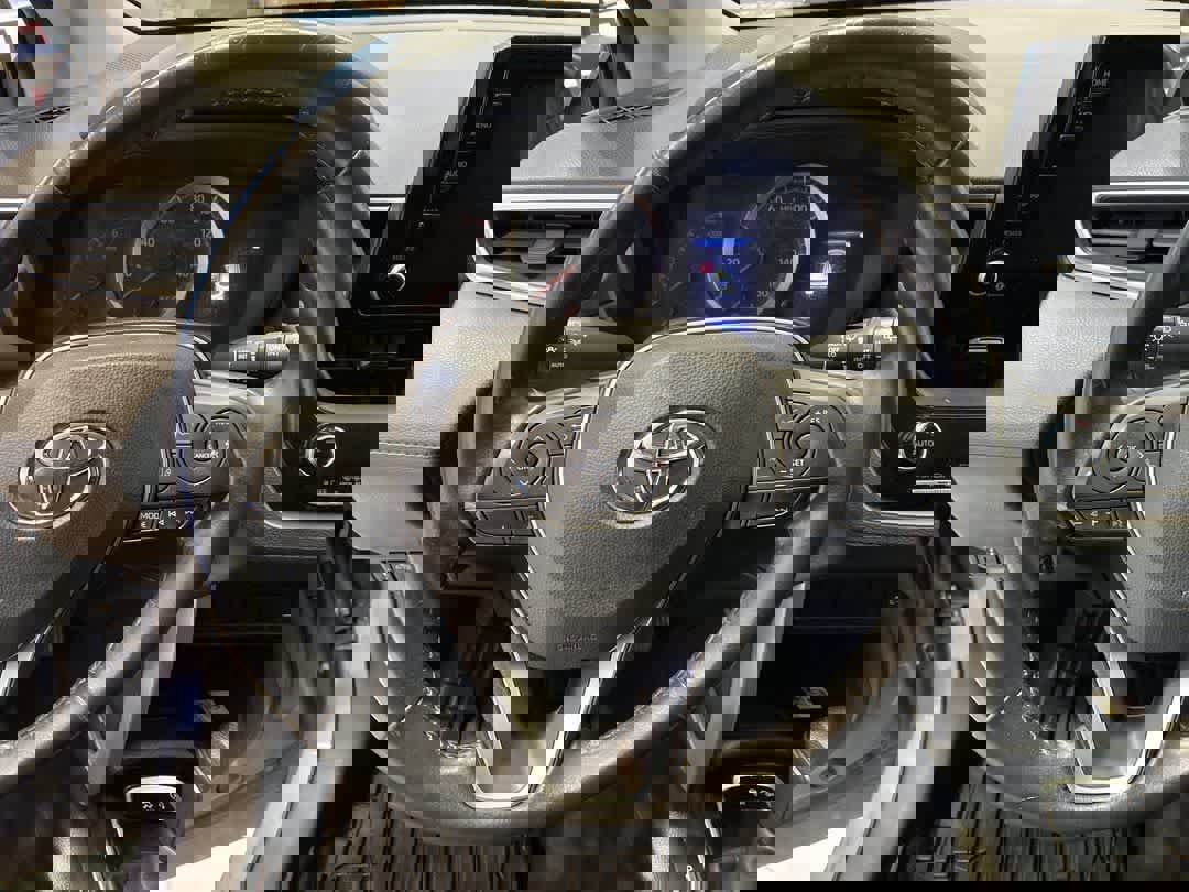 Certified 2022 Toyota Corolla Cross LE image 14