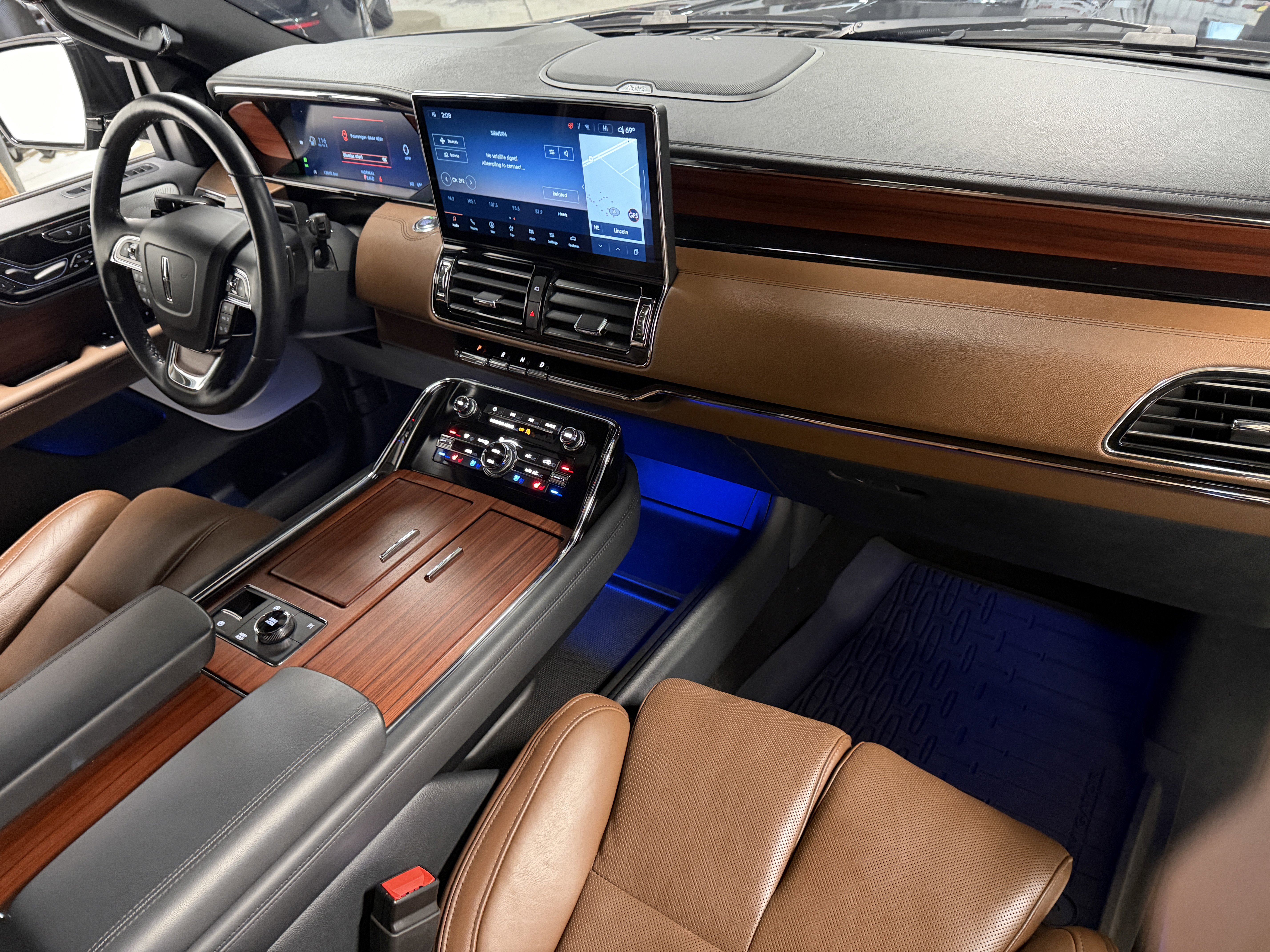 Used 2024 Lincoln Navigator Reserve AWD/4WD image 8