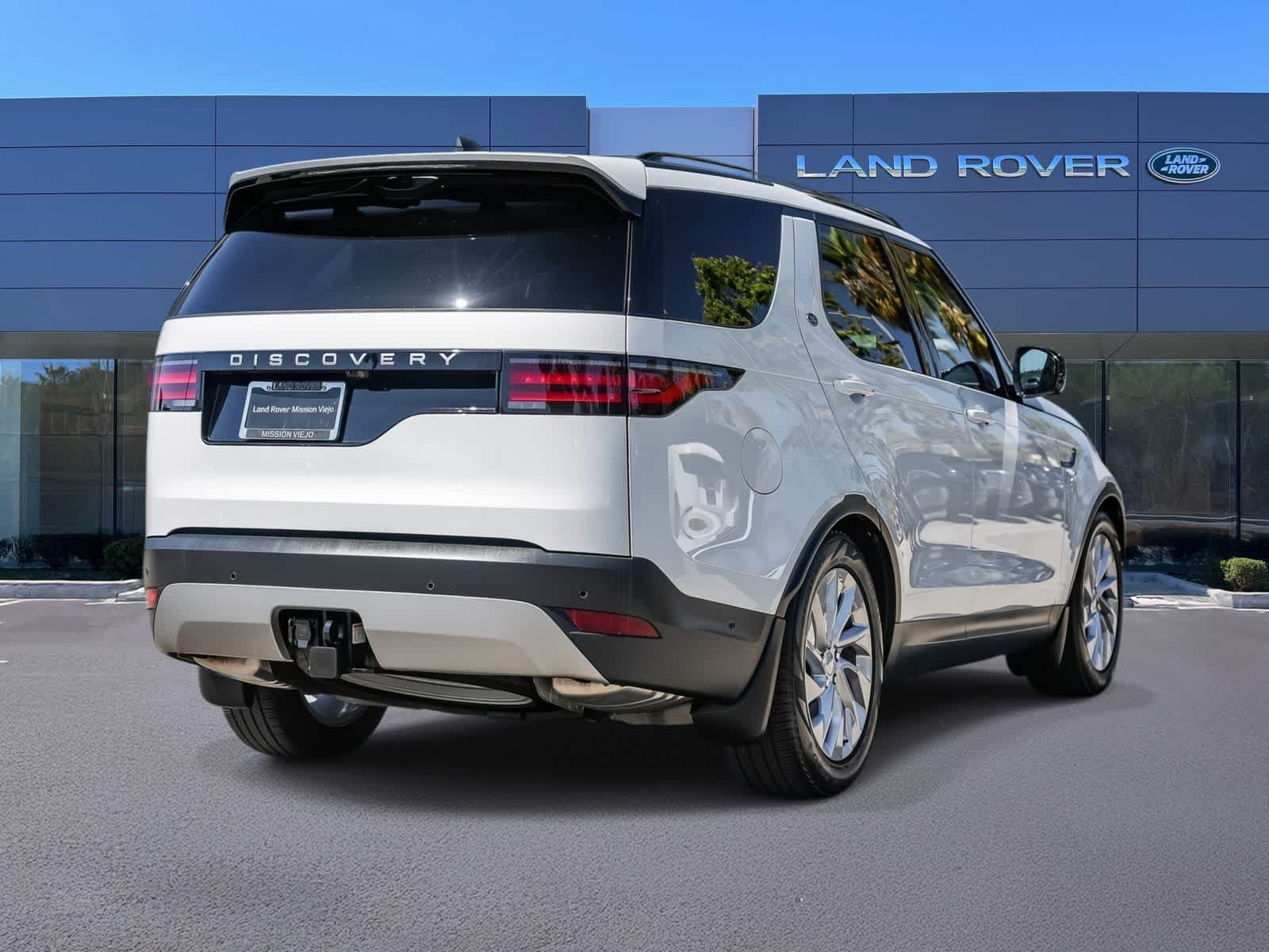 Used 2025 Land Rover Discovery S AWD/4WD image 4