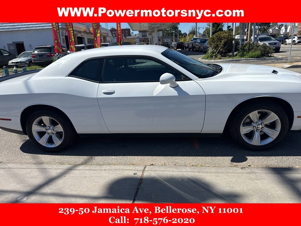 Used 2023 Dodge Challenger SXT image 6