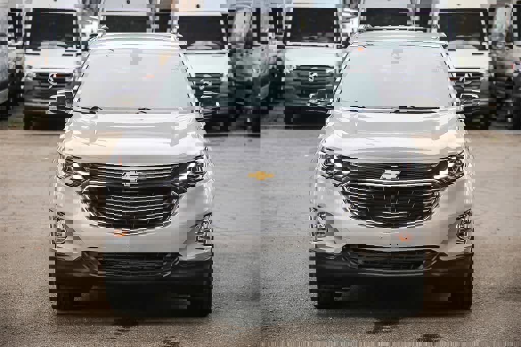 Used 2018 Chevrolet Equinox Premier image 2