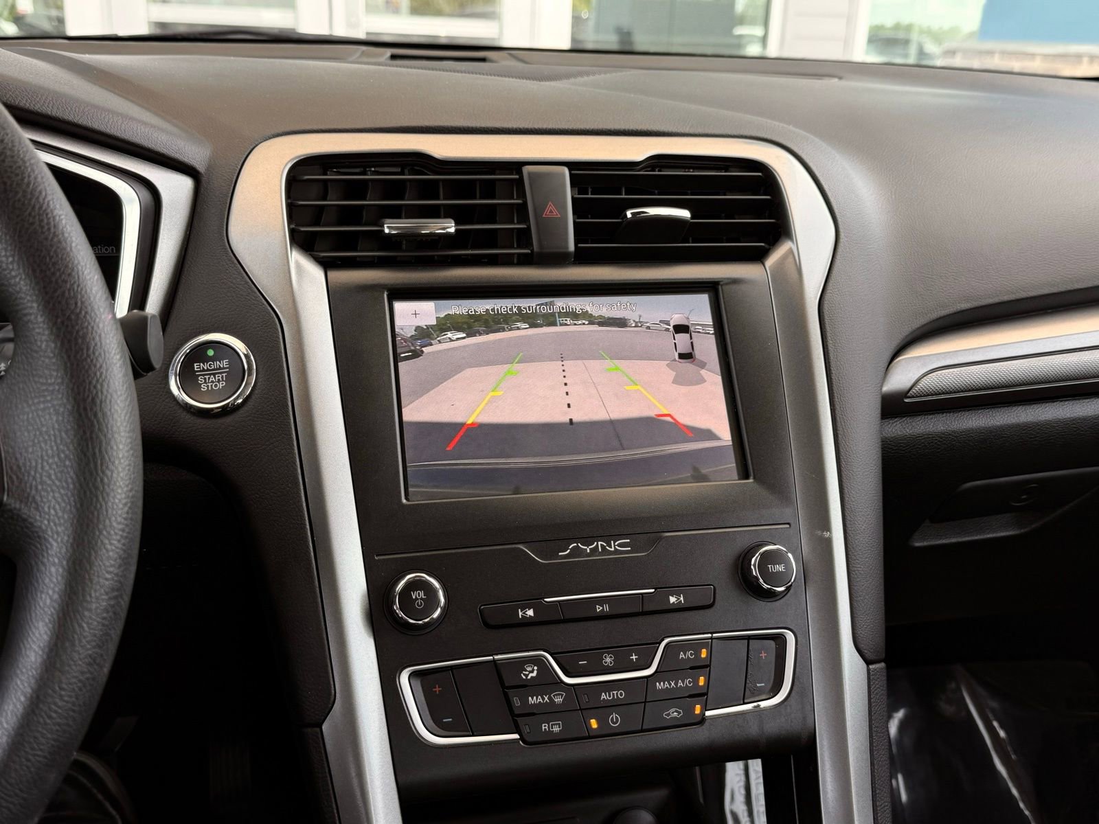Used 2020 Ford Fusion SE FWD image 34