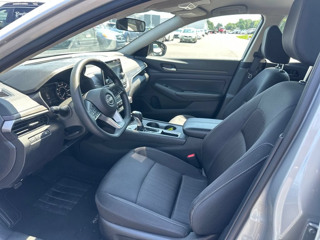 Used 2025 Nissan Altima 2.5 SV FWD image 10
