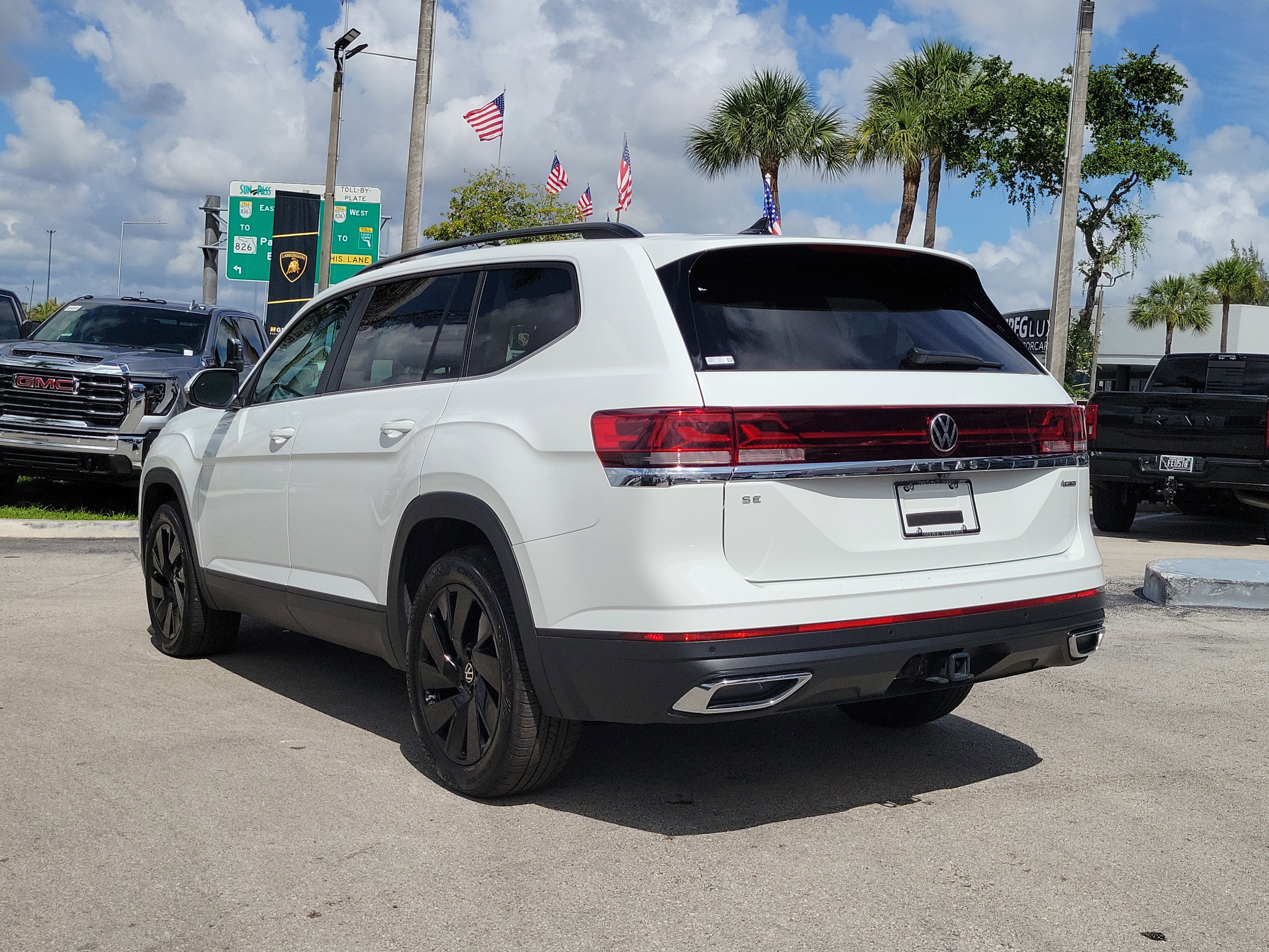 Used 2025 Volkswagen Atlas SE AWD/4WD image 7
