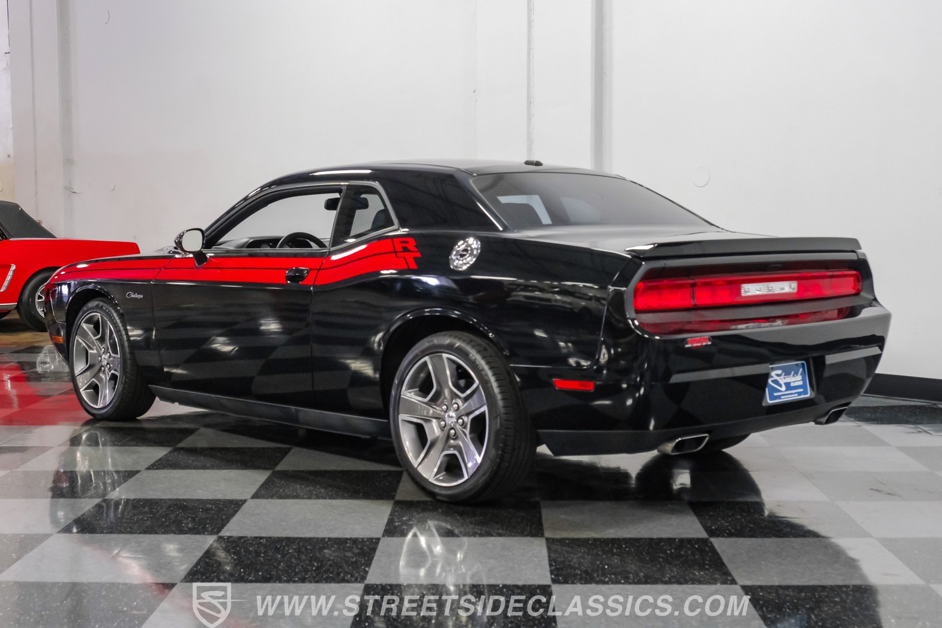 Used 2012 Dodge Challenger R/T RWD image 8