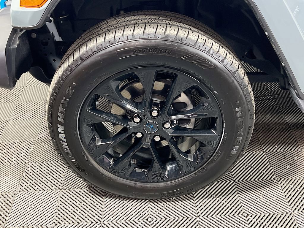 Used 2024 Jeep Wrangler Unlimited Sahara w/ Technology Group image 28