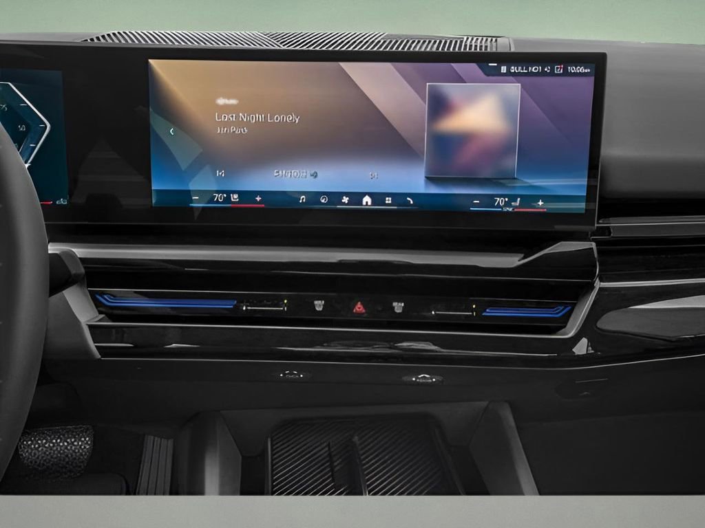 Used 2025 BMW 530i xDrive image 13