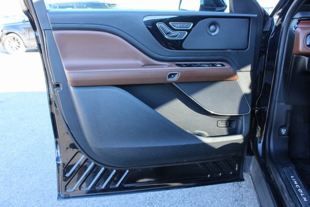 Used 2021 Lincoln Aviator Reserve w/ Elements Package Plus image 10