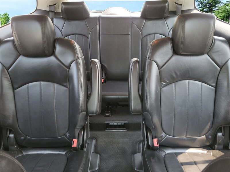 Used 2009 Buick Enclave CXL w/ Driver Confidence Package image 14