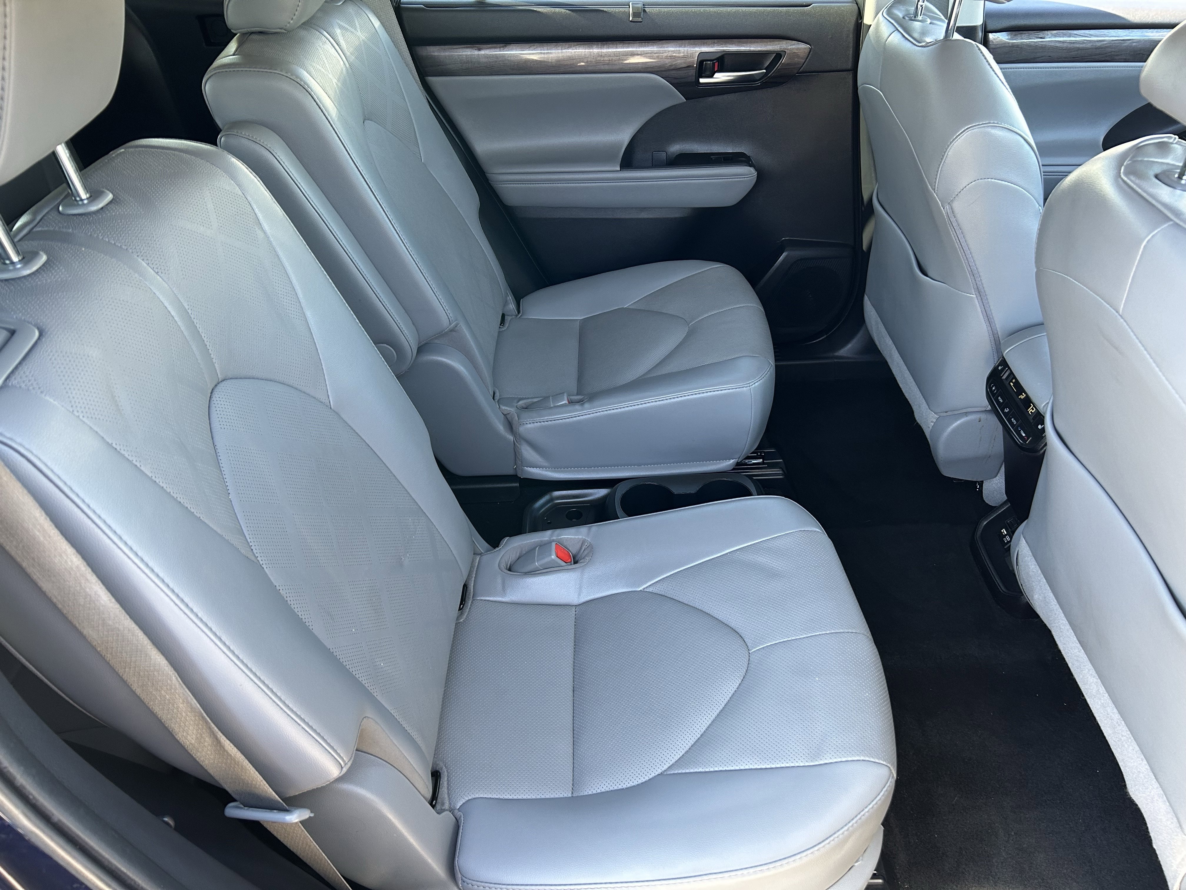 Used 2021 Toyota Highlander Platinum image 13