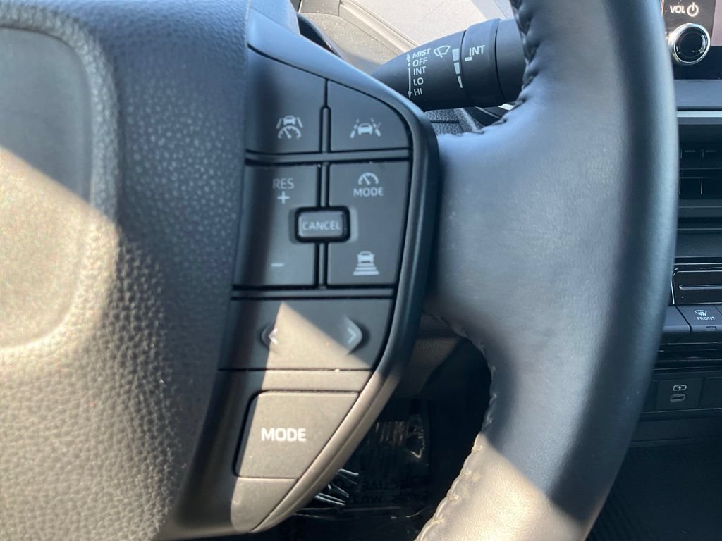 Used 2025 Toyota Prius LE FWD image 23