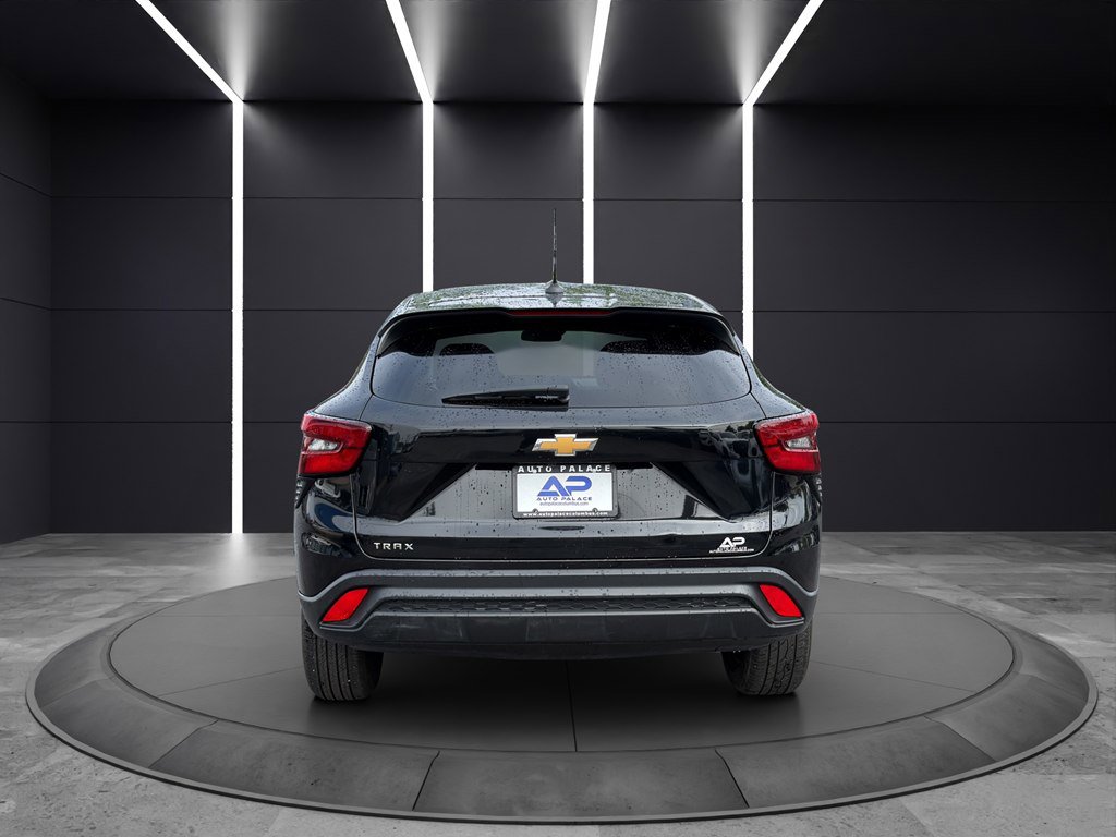 Used 2024 Chevrolet Trax LS FWD image 5