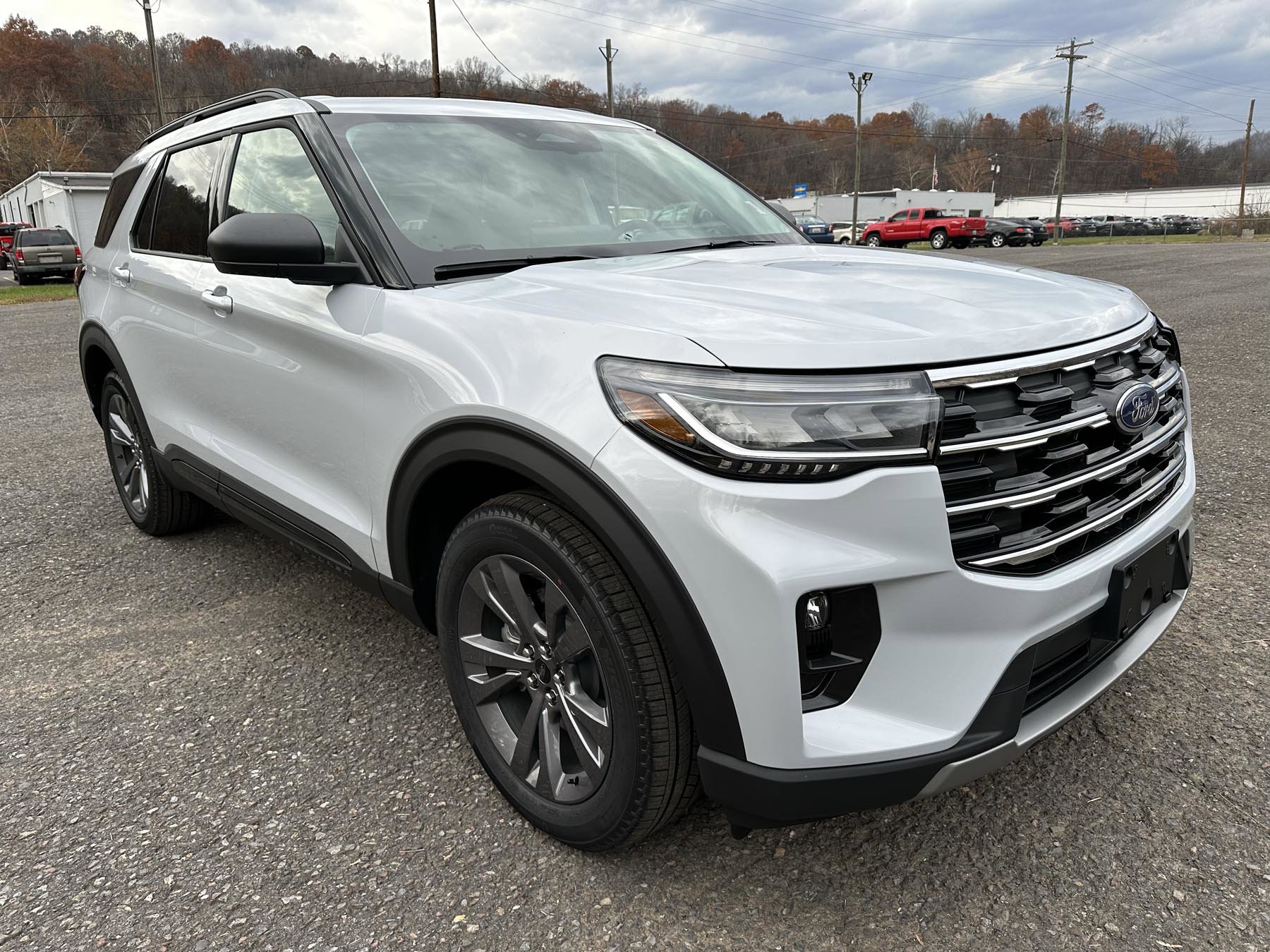 New 2026 Ford Explorer Active w/ Active Comfort Package image 3