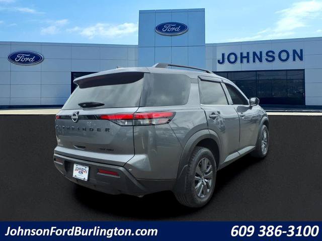 Used 2024 Nissan Pathfinder SV w/ Black Appearance Package AWD/4WD image 3