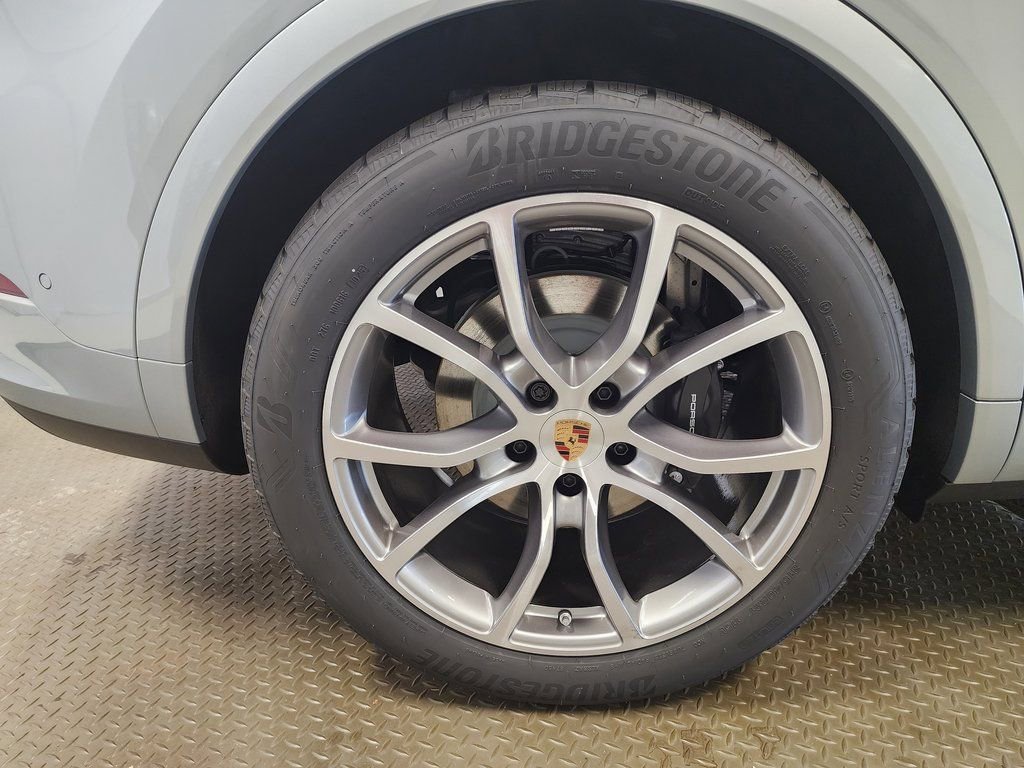Certified 2025 Porsche Cayenne image 25