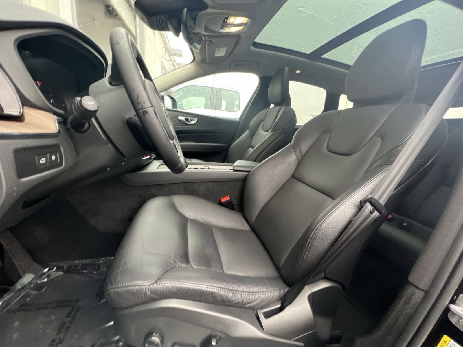 Used 2023 Volvo XC60 T8 Plus w/ Protection Package Premier image 14