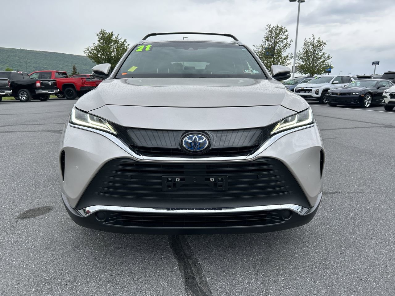 Used 2021 Toyota Venza XLE w/ Softex Package AWD/4WD image 13