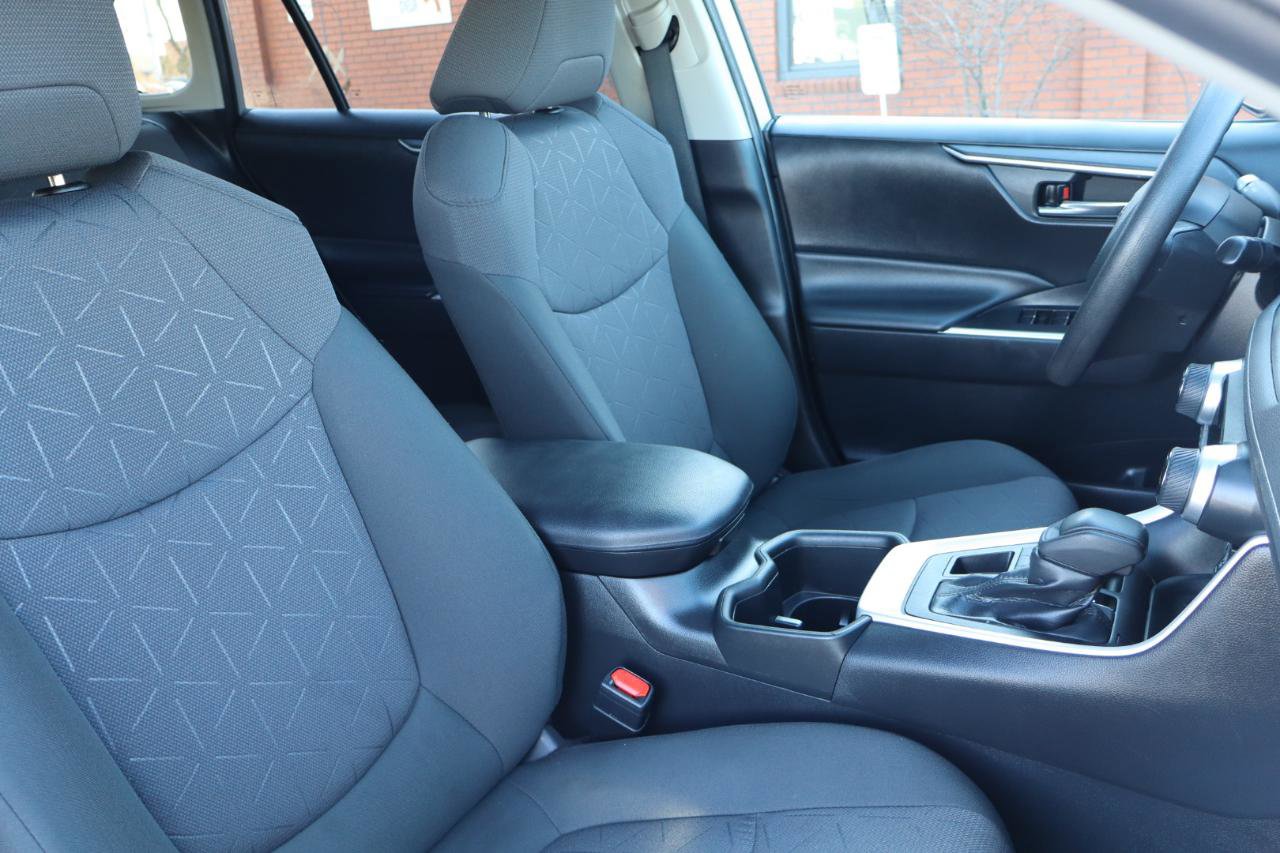 Used 2022 Toyota RAV4 XLE image 24