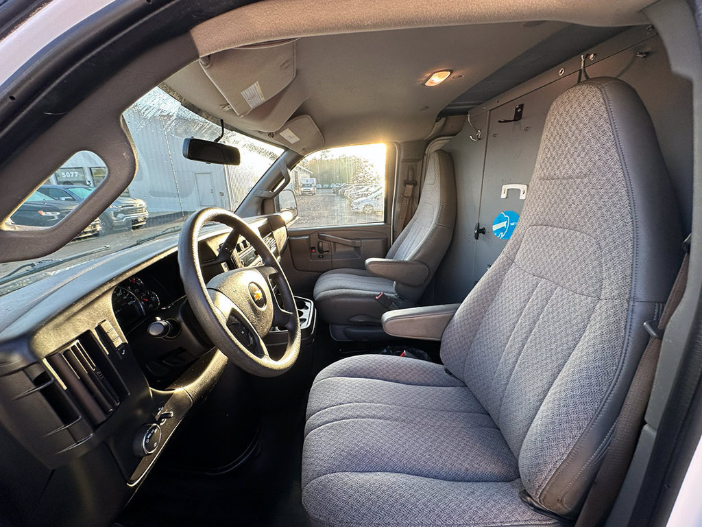 Used 2018 Chevrolet Express 3500 w/ Driver Convenience Package RWD image 3