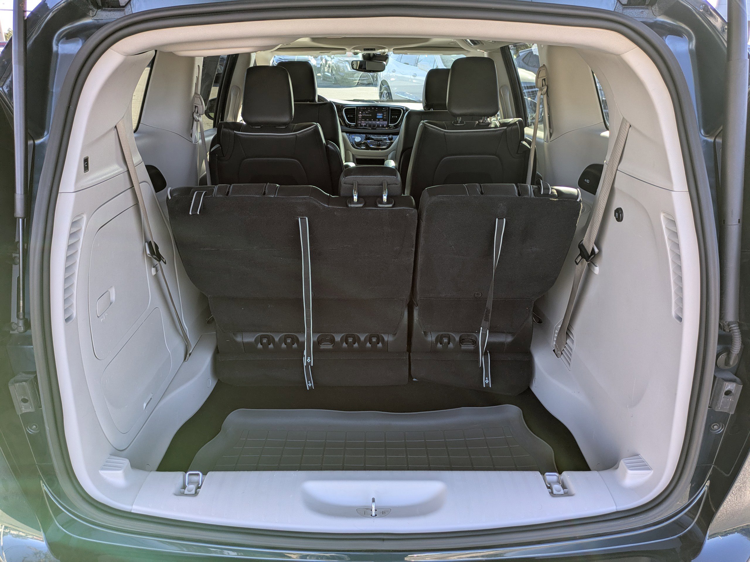 Used 2023 Chrysler Pacifica Limited image 13