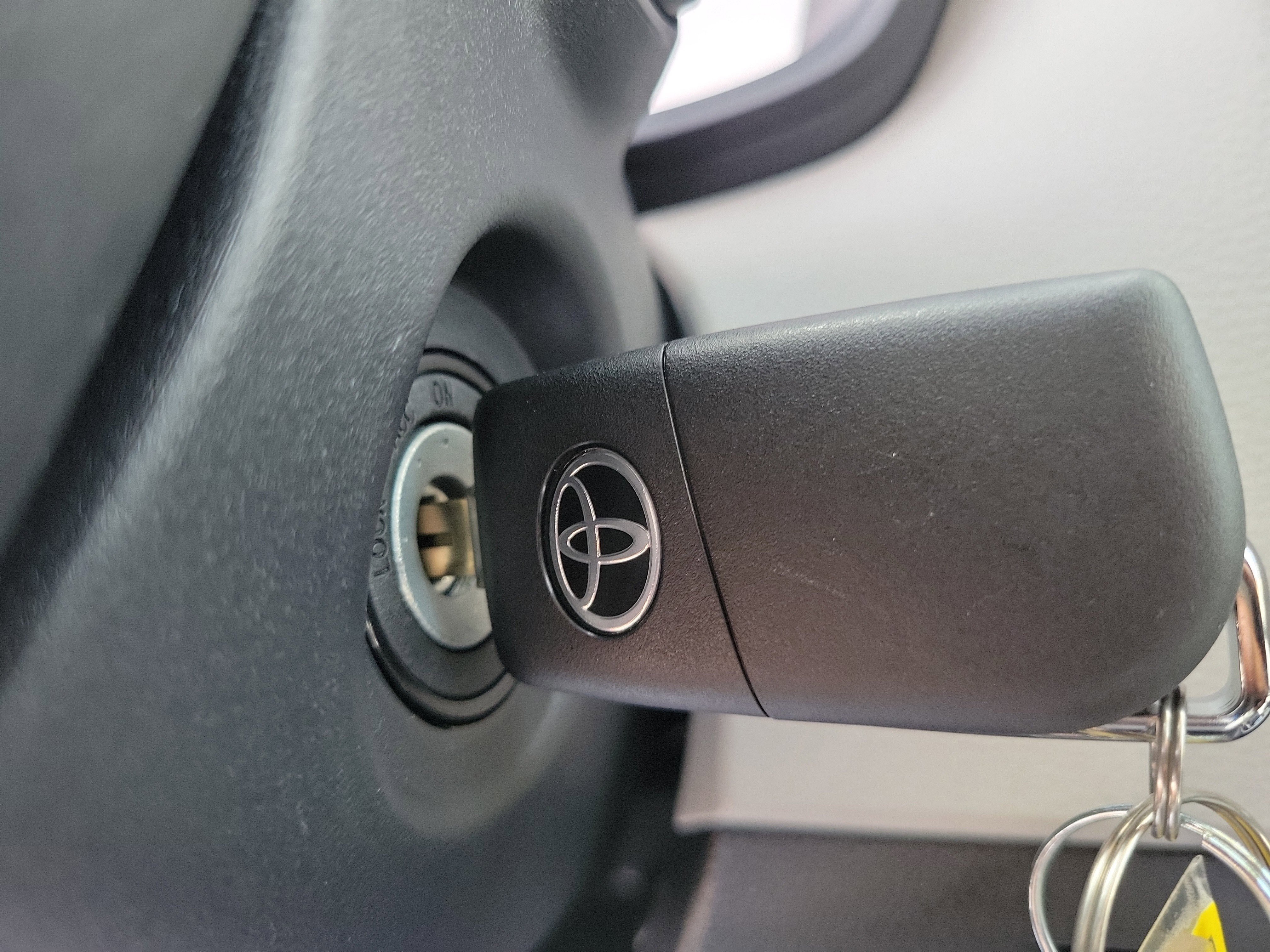 Used 2025 Toyota Corolla LE image 27