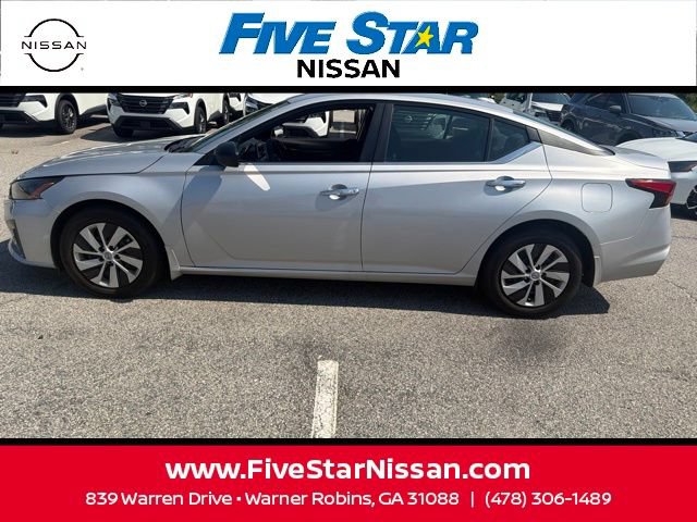 Used 2025 Nissan Altima 2.5 S FWD image 16