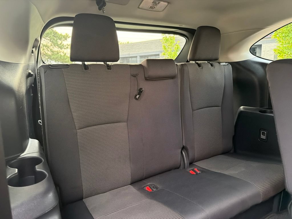 Used 2024 Toyota Highlander LE AWD/4WD image 15