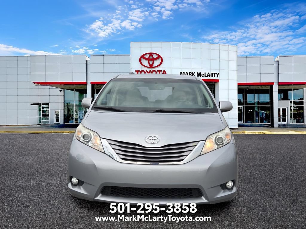 Used 2016 Toyota Sienna XLE w/ XLE Navigation Package FWD image 8