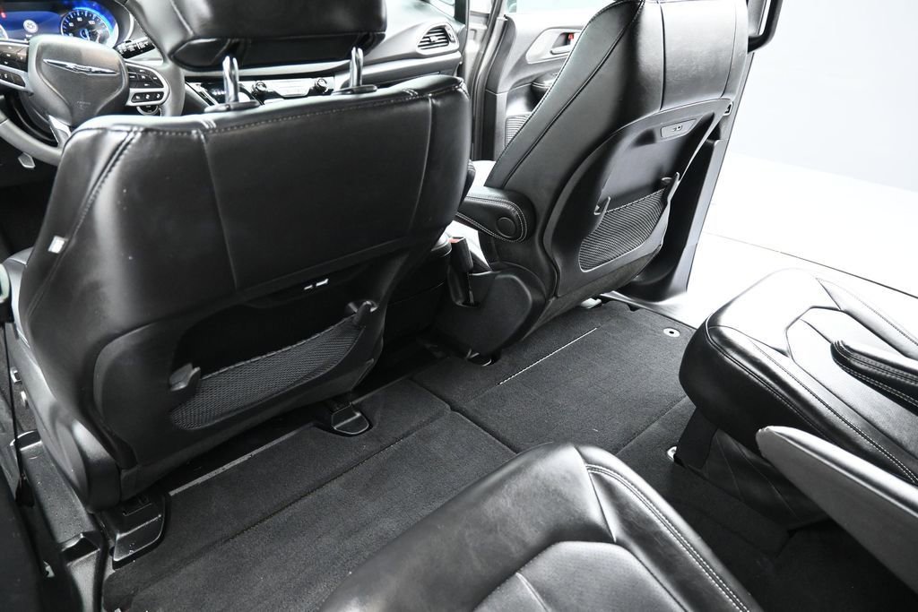 Used 2025 Chrysler Pacifica Select FWD image 25