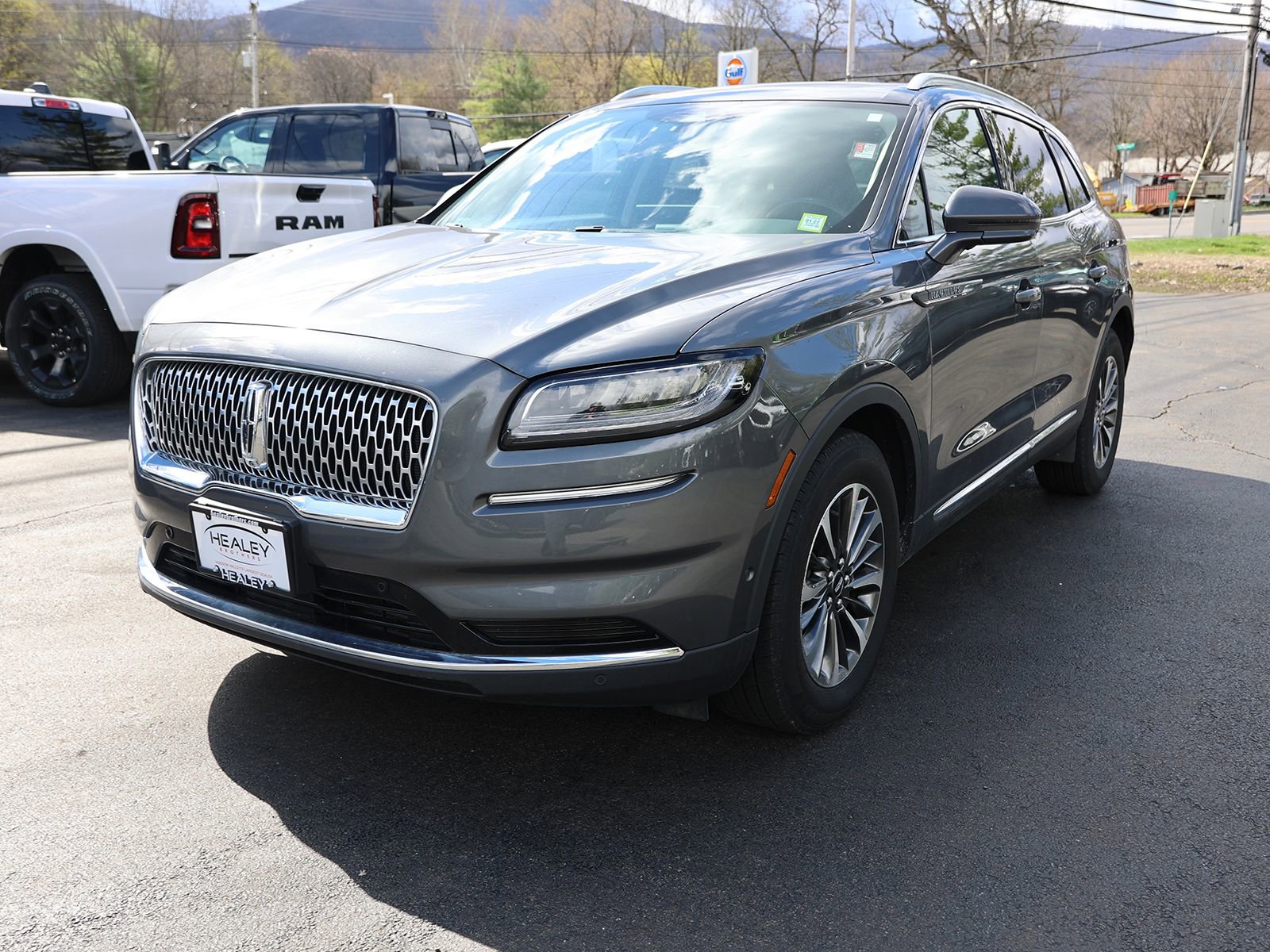 Used 2022 Lincoln Nautilus Reserve image 3