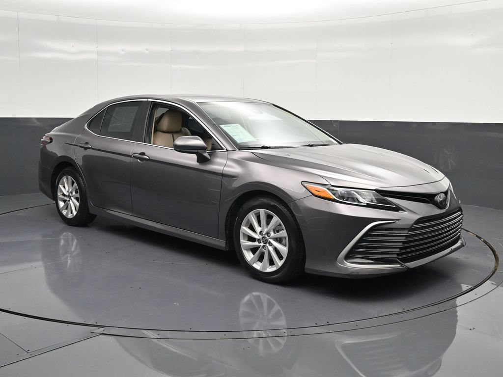 Used 2023 Toyota Camry LE FWD image 5