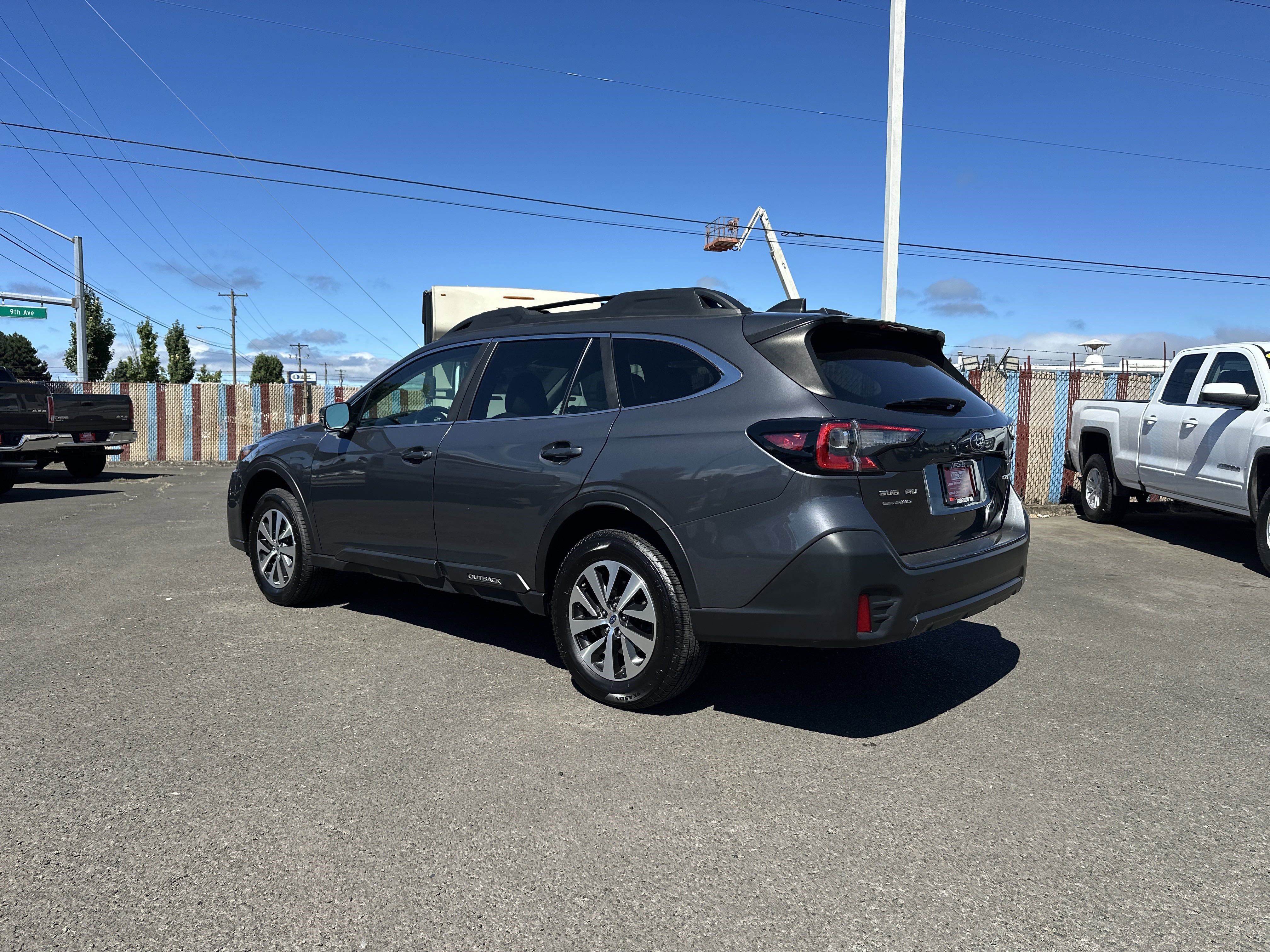 Used 2022 Subaru Outback Premium AWD/4WD image 3