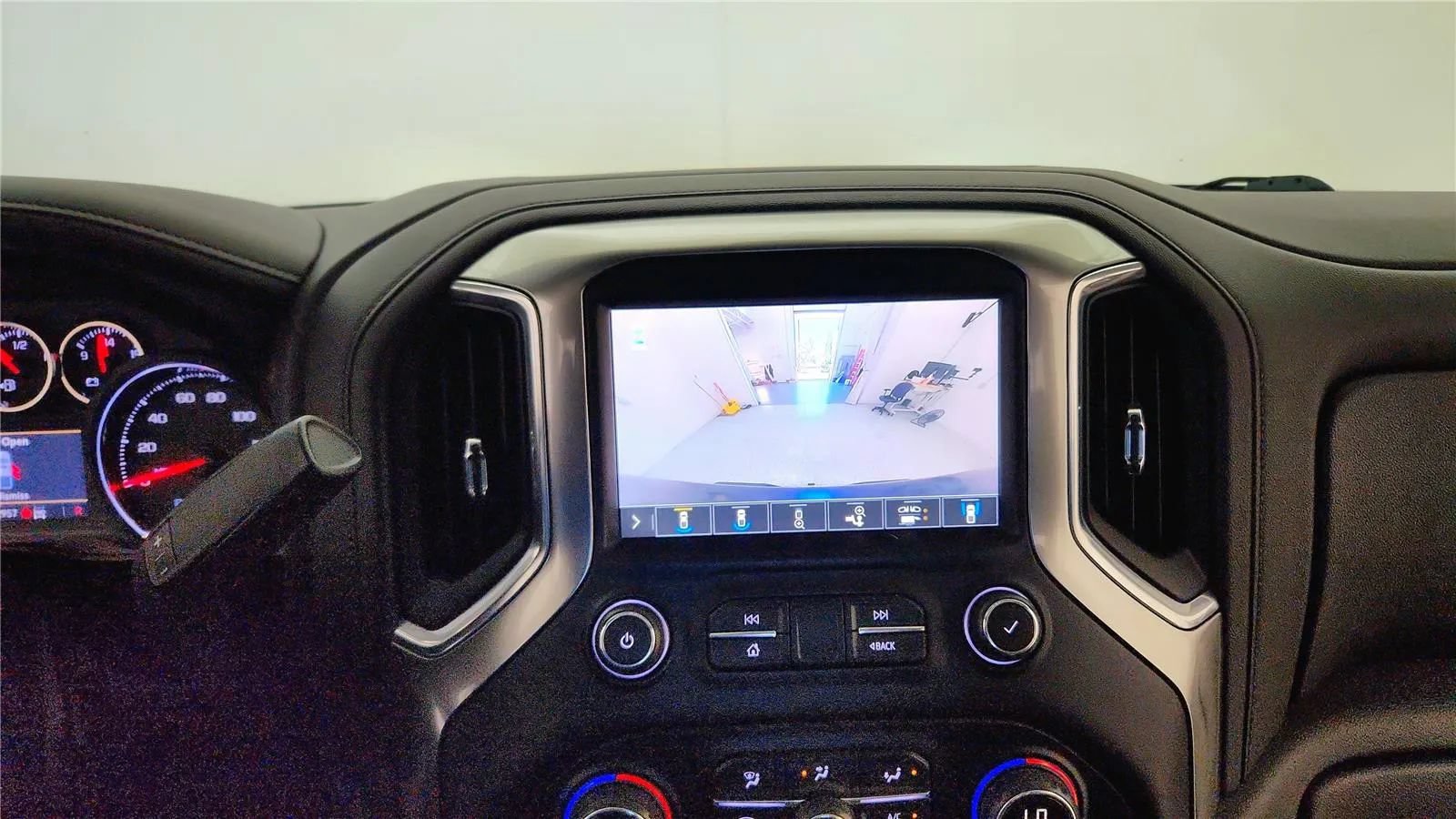 Used 2019 Chevrolet Silverado 1500 LTZ AWD/4WD image 28