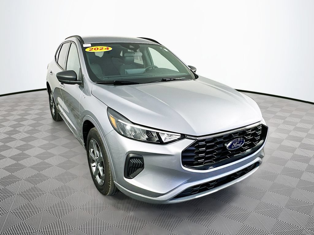 Used 2024 Ford Escape ST-Line w/ Tech Pack #1 AWD/4WD image 3