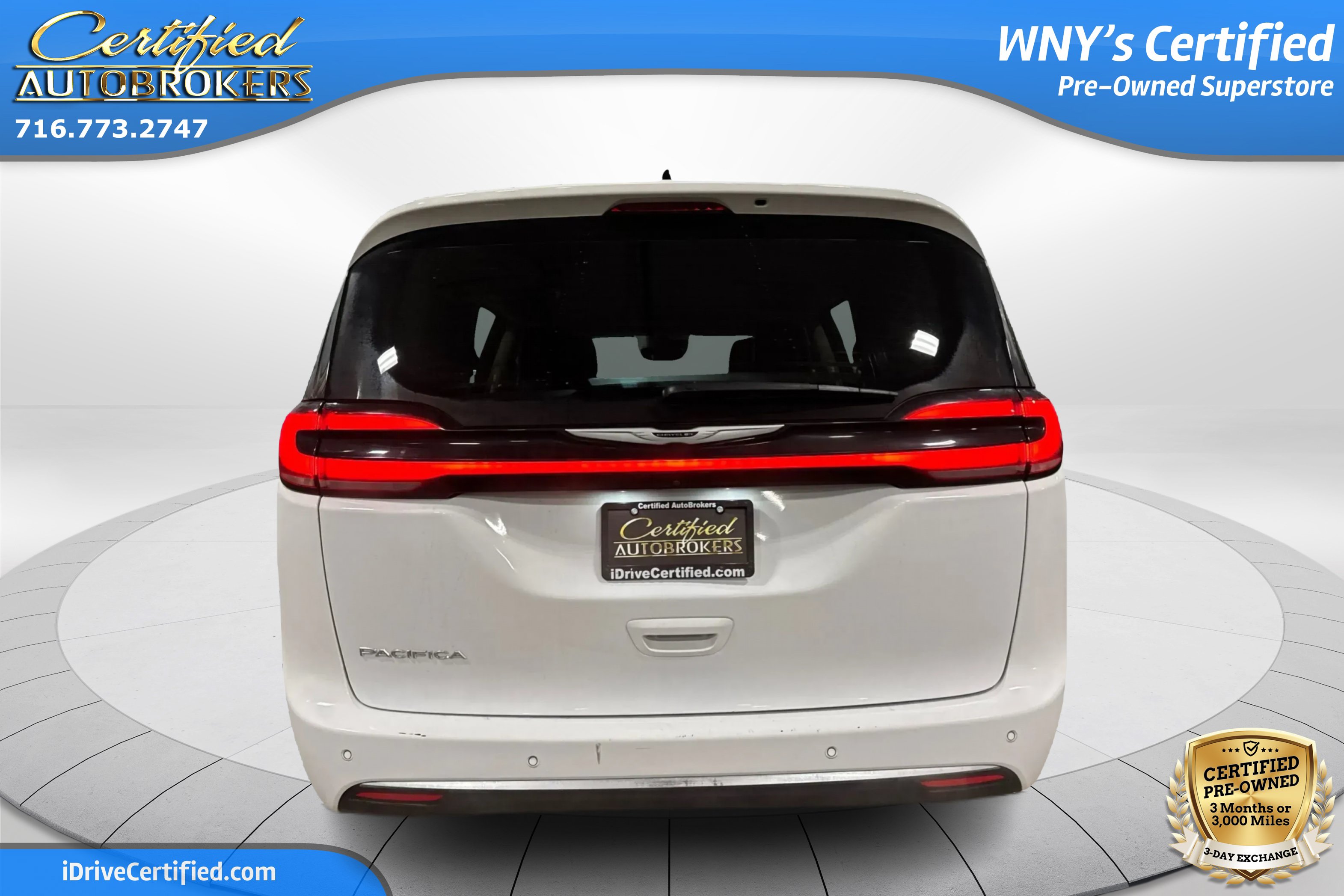 Used 2024 Chrysler Pacifica Touring-L FWD image 7