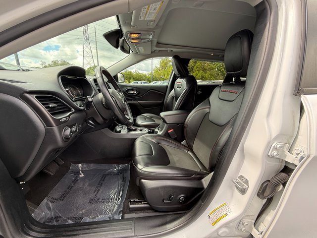 Used 2020 Jeep Cherokee Trailhawk w/ Comfort/Convenience Group image 13