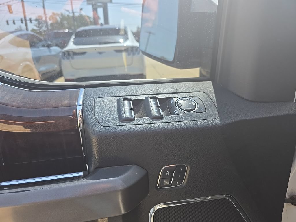 Used 2017 Ford F150 Platinum w/ Equipment Group 701A Luxury AWD/4WD image 12