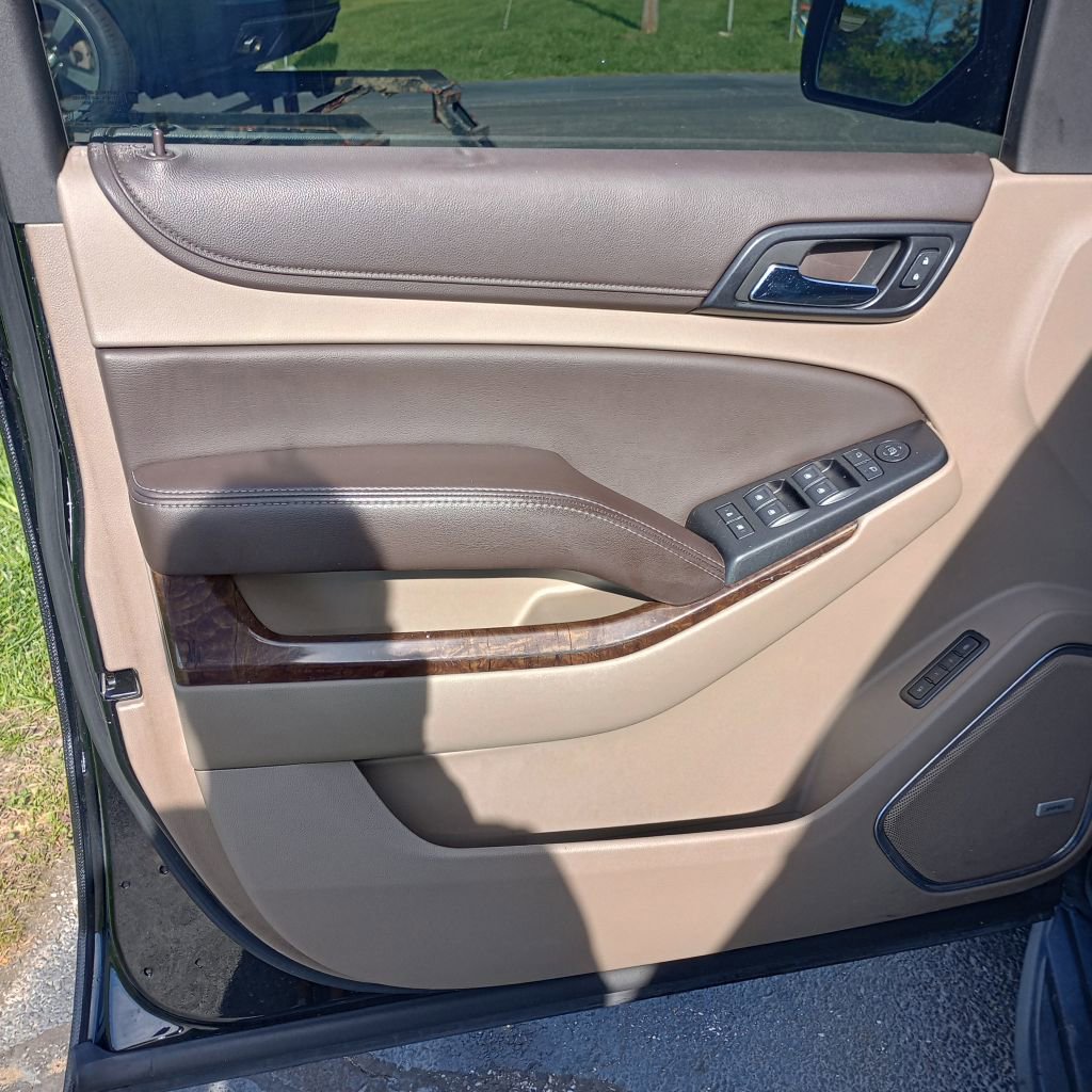 Used 2019 Chevrolet Suburban LT RWD image 11