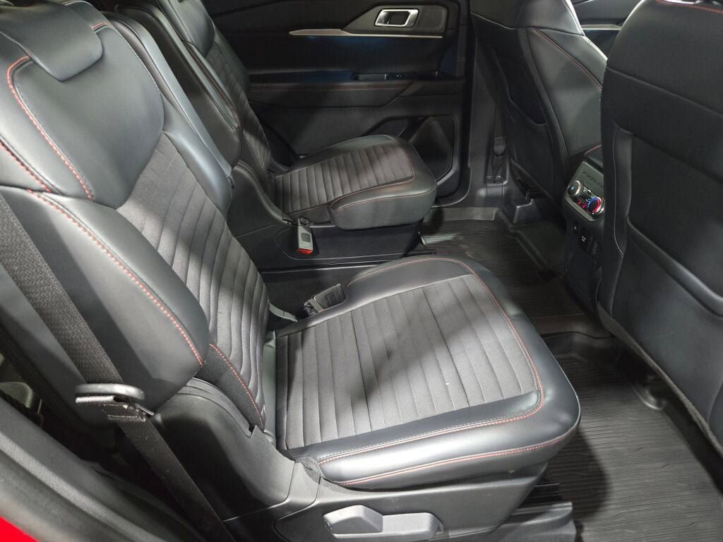 Used 2025 Ford Explorer ST-Line w/ Premium Package image 14