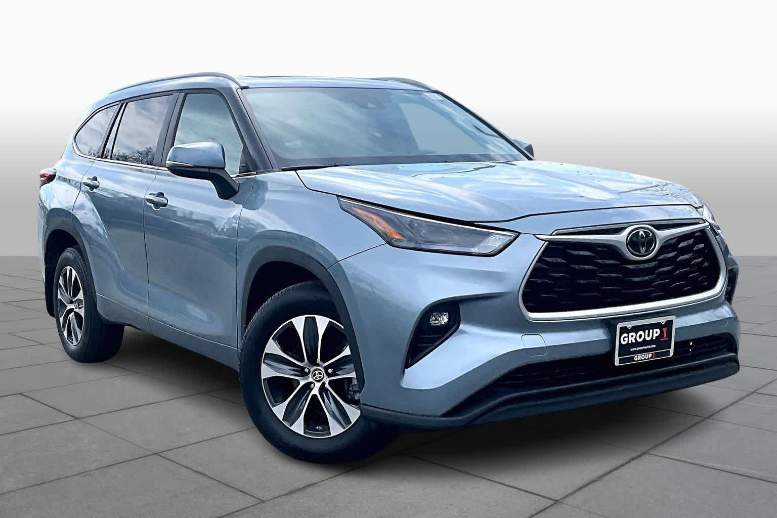 Used 2023 Toyota Highlander XLE AWD/4WD image 3