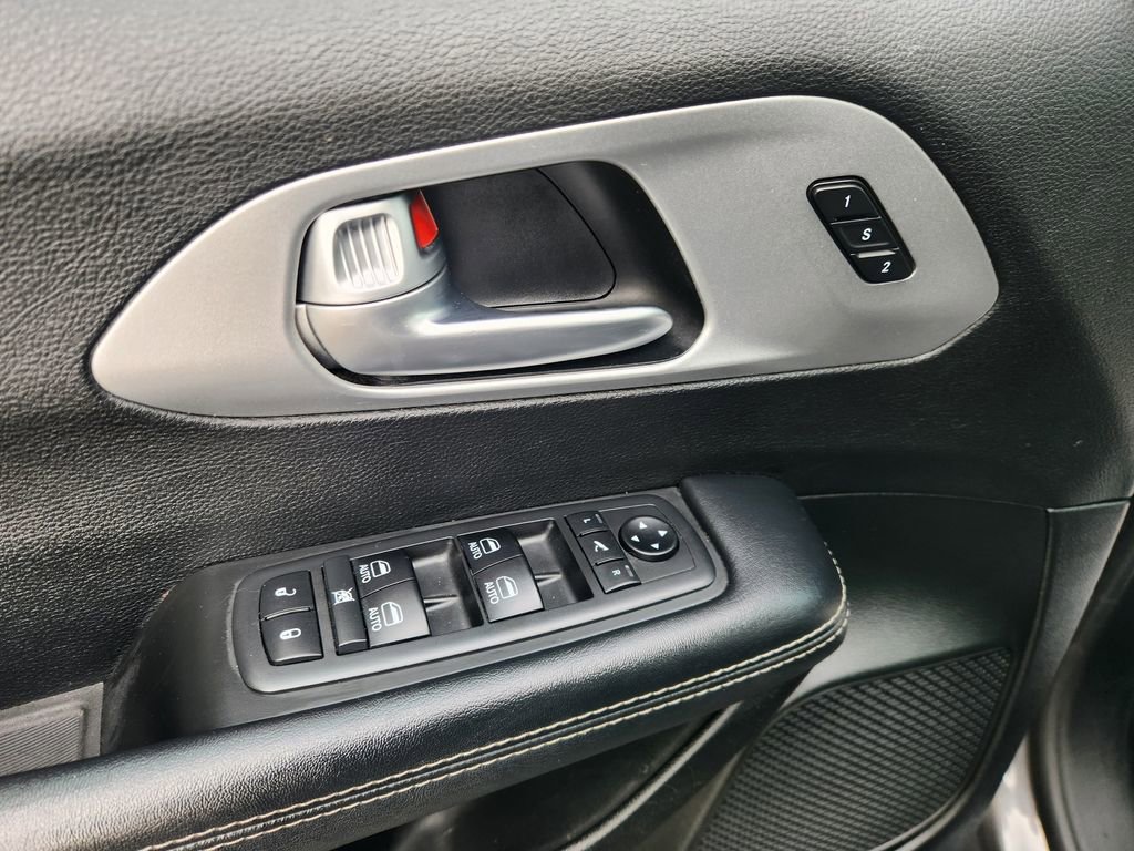 Used 2018 Chrysler Pacifica Limited w/ S Appearance Package image 24