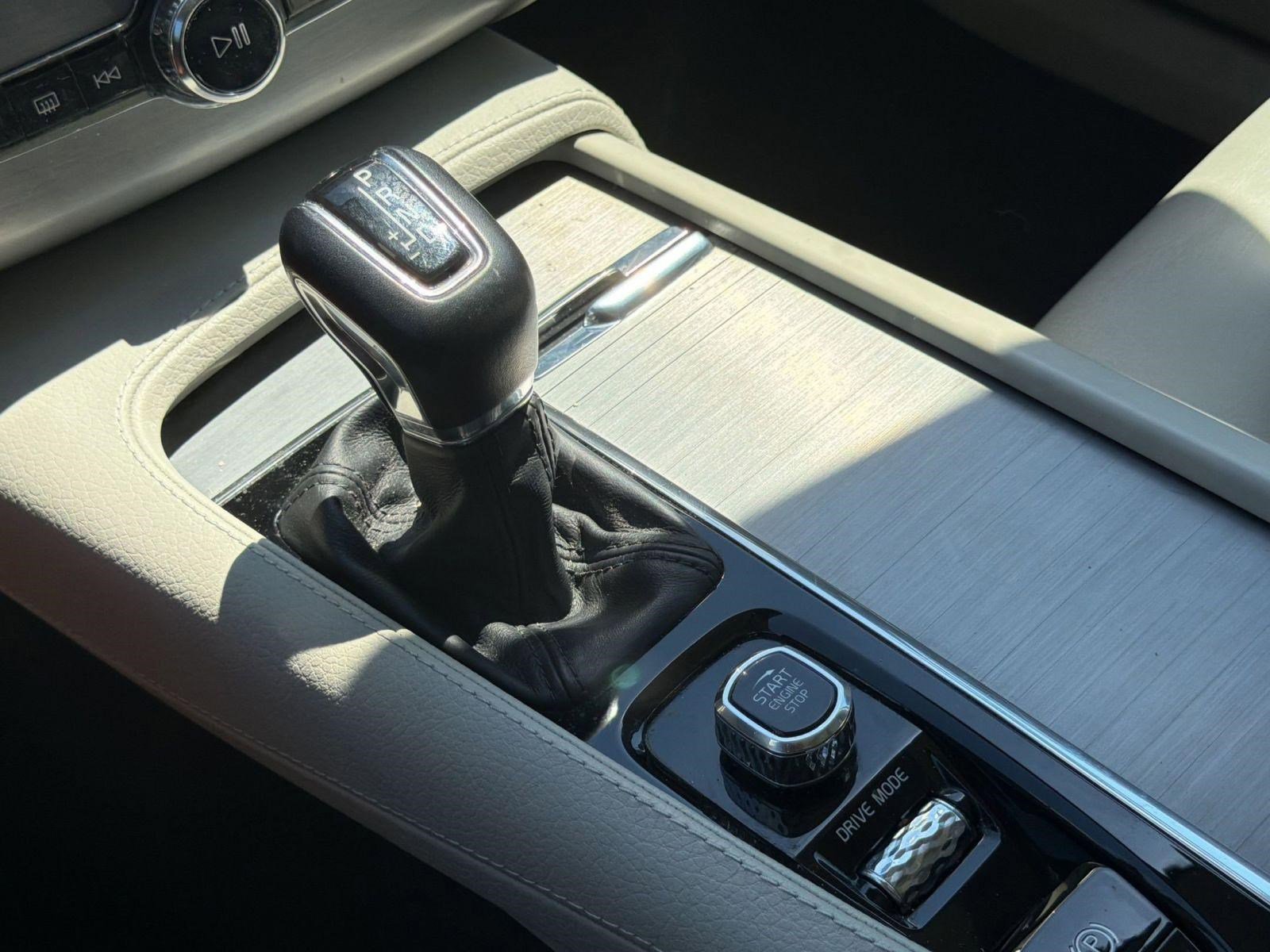 Used 2021 Volvo XC90 T5 Momentum w/ Protection Package Premier FWD image 17