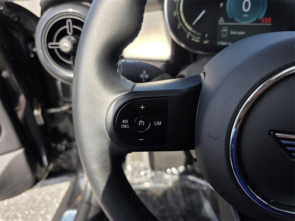 Used 2023 MINI Cooper 4-Door Hardtop image 20