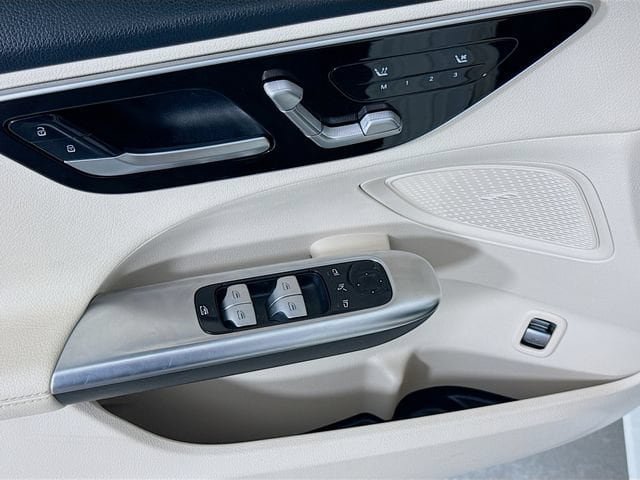 Used 2023 Mercedes-Benz C 300 Sedan image 17
